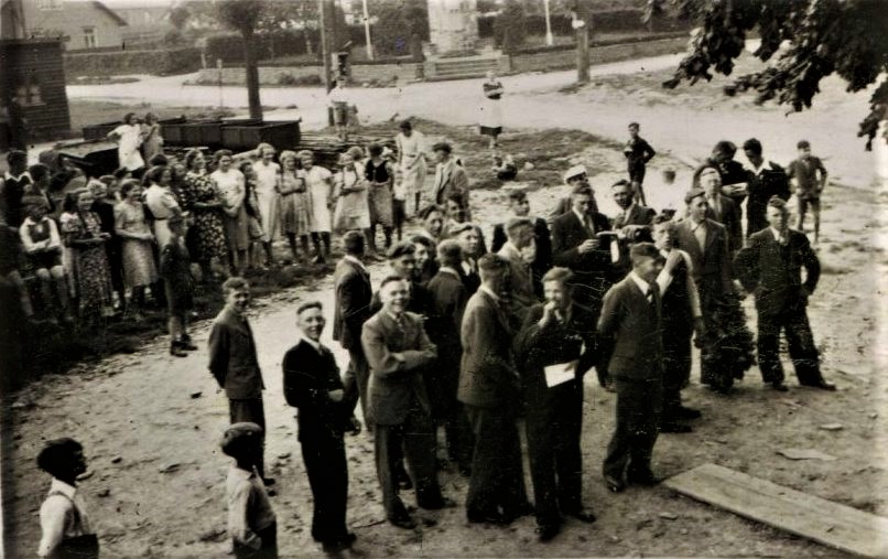1939-Kirmes Om Feijld m Hahnenköppen