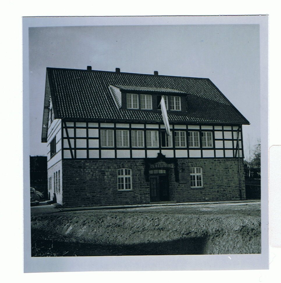 1953 Gemeinschaftshaus m. Wäscherei, Heissmangel u. Whgen